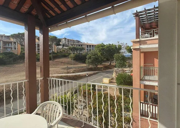 Cap Esterel 2 Pieces Avec Terrasse Vue Golf Et Parking - Fr-1-504-673 *